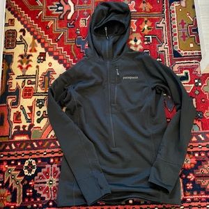 Patagonia, R1 pullover hoody, size small, black